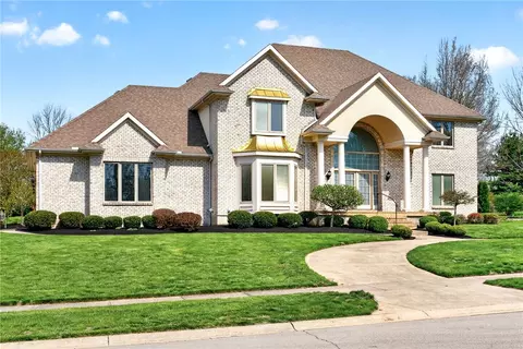 8470 Koster Ln, Washington Township, OH 45458