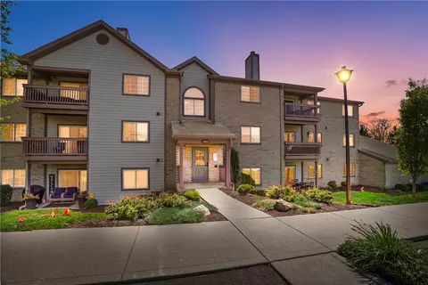 8171 Autumn Woods Ln #207, West Chester, OH 45069