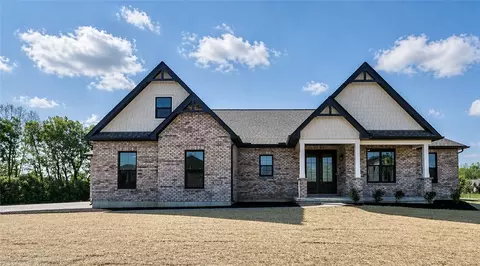 2795 Venice Crossing Dr, Hamilton, OH 45013