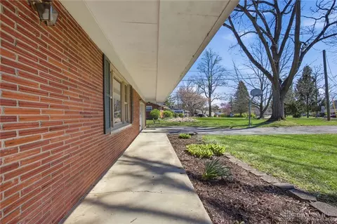 814 Wellington Dr, Springfield, OH 45506 photo 4