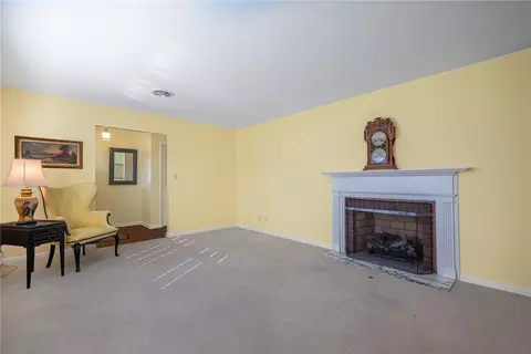 Living - 3112 Big Hill Rd, Kettering, OH 45419 photo 2 of 8