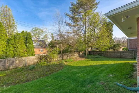 Exterior - 3112 Big Hill Rd, Kettering, OH 45419 photo 4 of 8