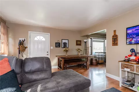 Entry Way - 2508 Acorn Dr, Kettering, OH 45419 photo 2 of 5