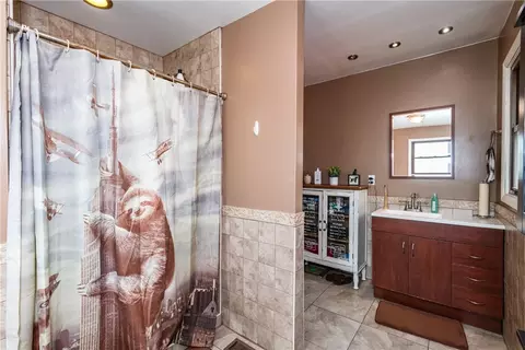 Bath - 2508 Acorn Dr, Kettering, OH 45419 photo 6 of 6