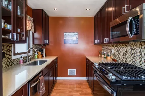 Kitchen - 2508 Acorn Dr, Kettering, OH 45419 photo 3 of 4