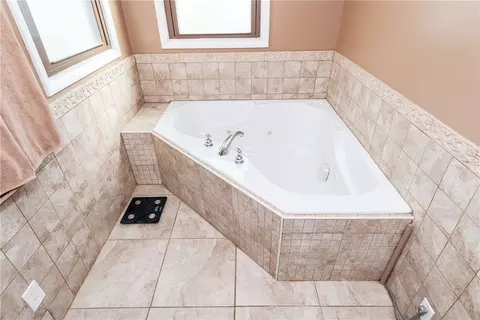 Bath - 2508 Acorn Dr, Kettering, OH 45419 photo 5 of 6