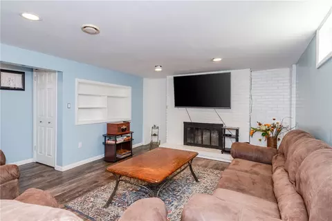Living - 2508 Acorn Dr, Kettering, OH 45419 photo 5 of 5