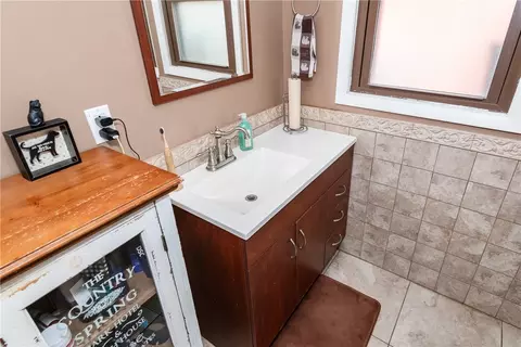Bath - 2508 Acorn Dr, Kettering, OH 45419 photo 2 of 6