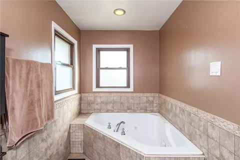Bath - 2508 Acorn Dr, Kettering, OH 45419 photo 4 of 6