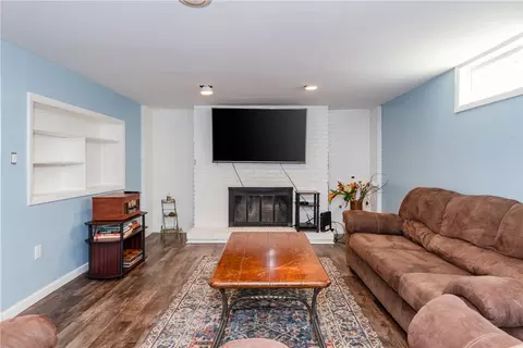 Living - 2508 Acorn Dr, Kettering, OH 45419 photo 4 of 5