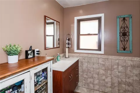 Bath - 2508 Acorn Dr, Kettering, OH 45419 photo 1 of 6