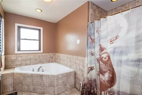 Bath - 2508 Acorn Dr, Kettering, OH 45419 photo 3 of 6
