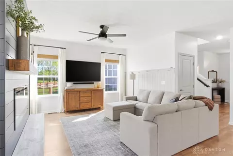 Living - 7900 Timberview Ct, Franklin, OH 45005 photo 1 of 4