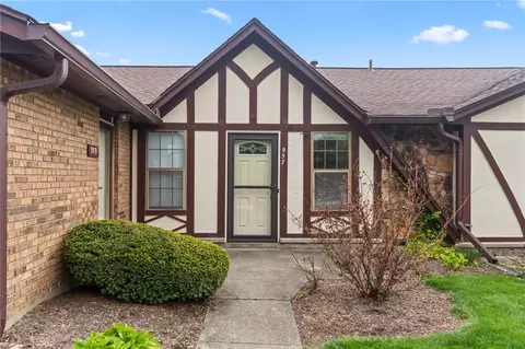Exterior - 957 Pine Needles Dr, Centerville, OH 45458 photo 6 of 8