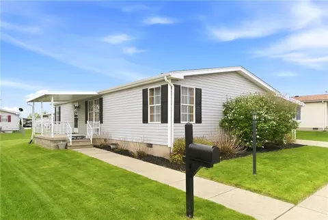 126 S Point Dr, Fairborn, OH 45324