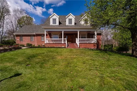 3955 Oakview Dr, Beavercreek, OH 45430