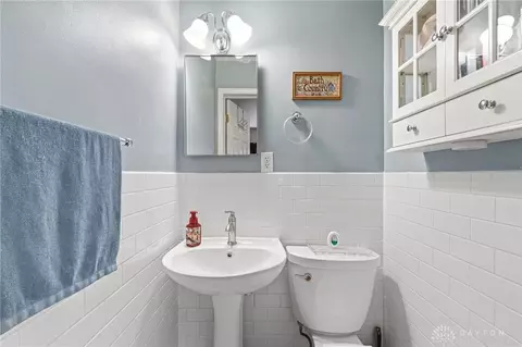Bath - 2945 Ashlar Dr, Springfield, OH 45503 photo 2 of 2