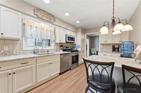 Kitchen - 2945 Ashlar Dr, Springfield, OH 45503 photo 1 of 3