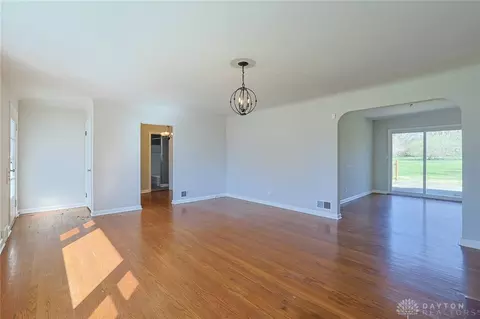 Living - 1536 Saint Clair Ave, Cincinnati, OH 45231 photo 5 of 6