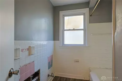 Bath - 1536 Saint Clair Ave, Cincinnati, OH 45231 photo 1 of 1