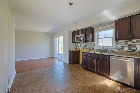 Kitchen - 1536 Saint Clair Ave, Cincinnati, OH 45231 photo 2 of 3