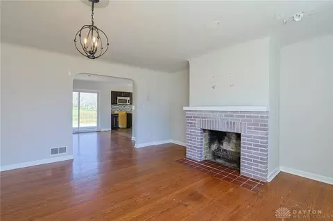 Living - 1536 Saint Clair Ave, Cincinnati, OH 45231 photo 4 of 6