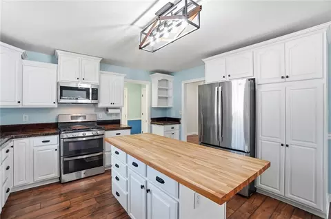 Kitchen - 398 Greystone Dr, Centerville, OH 45458 photo 4 of 8