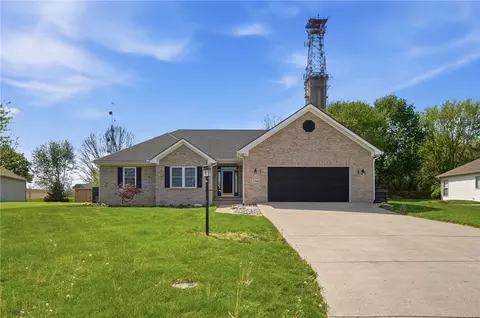 Exterior - 398 Greystone Dr, Centerville, OH 45458 photo 3 of 10