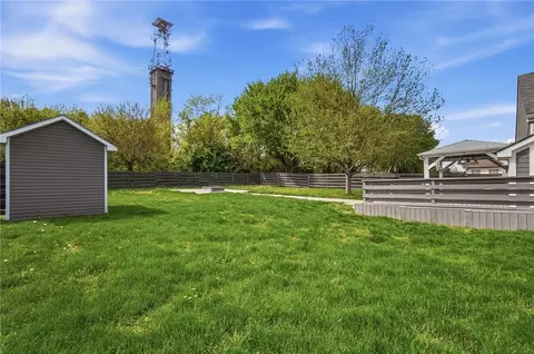 Exterior - 398 Greystone Dr, Centerville, OH 45458 photo 6 of 10