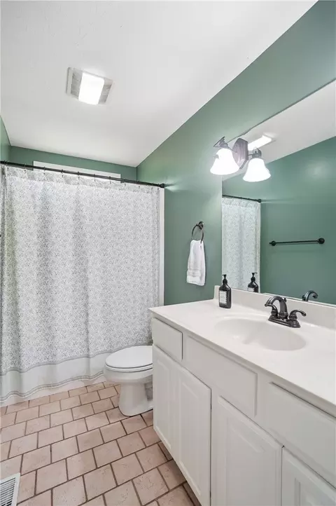 Bath - 398 Greystone Dr, Centerville, OH 45458 photo 6 of 8