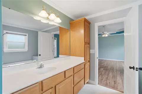 Bath - 398 Greystone Dr, Centerville, OH 45458 photo 2 of 8