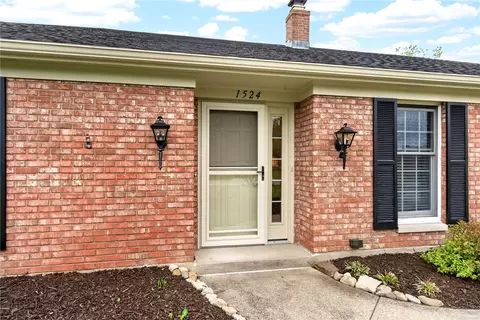 Exterior - 1524 Lindenhurst Dr, Centerville, OH 45459 photo 5 of 15