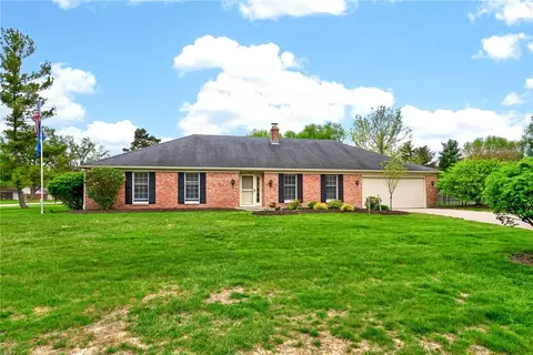 Exterior - 1524 Lindenhurst Dr, Centerville, OH 45459 photo 3 of 15