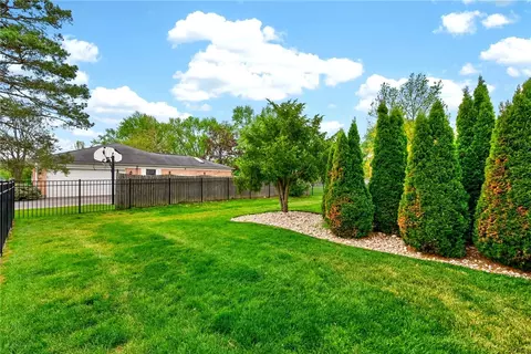Exterior - 1524 Lindenhurst Dr, Centerville, OH 45459 photo 11 of 15