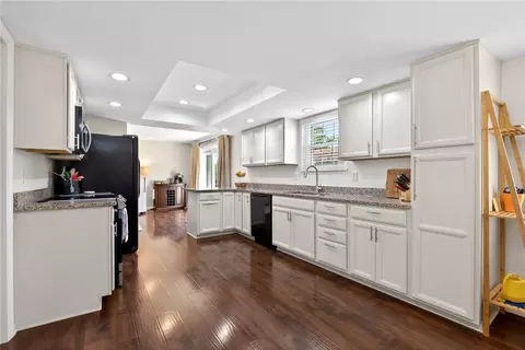 Kitchen - 1524 Lindenhurst Dr, Centerville, OH 45459 photo 1 of 6