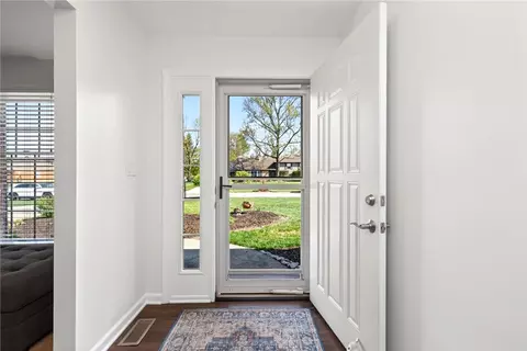 Entry Way - 1524 Lindenhurst Dr, Centerville, OH 45459 photo 1 of 5