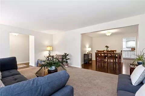 Living - 1524 Lindenhurst Dr, Centerville, OH 45459 photo 2 of 3