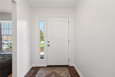 Entry Way - 1524 Lindenhurst Dr, Centerville, OH 45459 photo 2 of 5