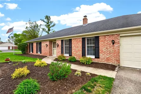 Exterior - 1524 Lindenhurst Dr, Centerville, OH 45459 photo 4 of 15