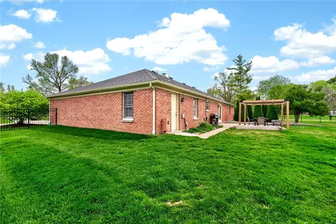 Exterior - 1524 Lindenhurst Dr, Centerville, OH 45459 photo 12 of 15