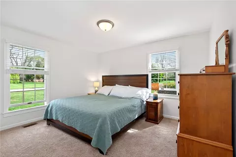 Bedroom - 1524 Lindenhurst Dr, Centerville, OH 45459 photo 1 of 7