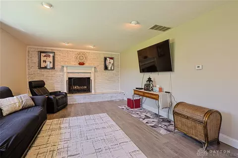 Living - 9117 Stephanie St, Centerville, OH 45458 photo 3 of 7