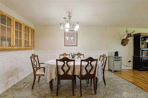 Dining - 9117 Stephanie St, Centerville, OH 45458 photo 2 of 4