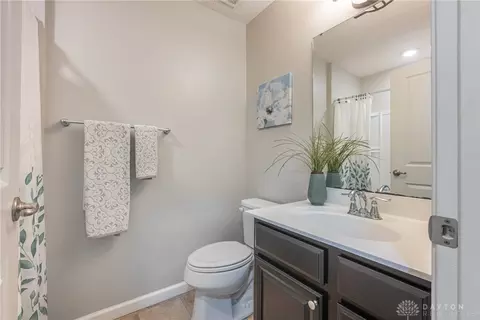 Bath - 1644 Summit Creek Dr, Centerville, OH 45458 photo 3 of 4