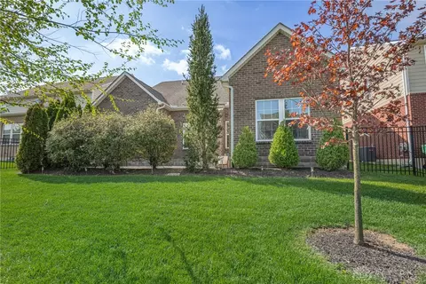 Exterior - 1644 Summit Creek Dr, Centerville, OH 45458 photo 4 of 7