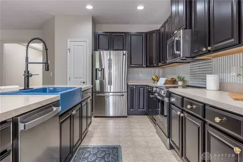 Kitchen - 1644 Summit Creek Dr, Centerville, OH 45458 photo 5 of 6