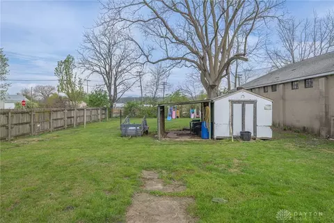 Exterior - 2210 Larch St, Springfield, OH 45503 photo 3 of 5