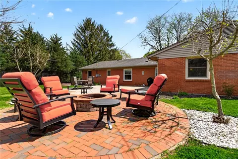 Exterior - 5583 Hugh Dr, Centerville, OH 45459 photo 7 of 8
