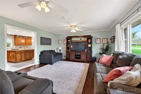 Living - 5583 Hugh Dr, Centerville, OH 45459 photo 1 of 3
