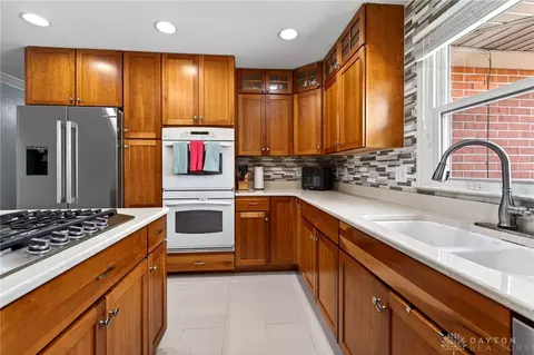 Kitchen - 5583 Hugh Dr, Centerville, OH 45459 photo 3 of 3